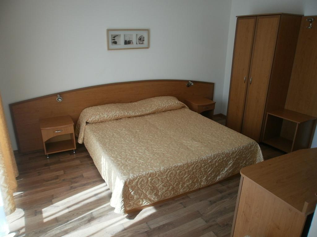 Europa Guest House Китен Номер фото